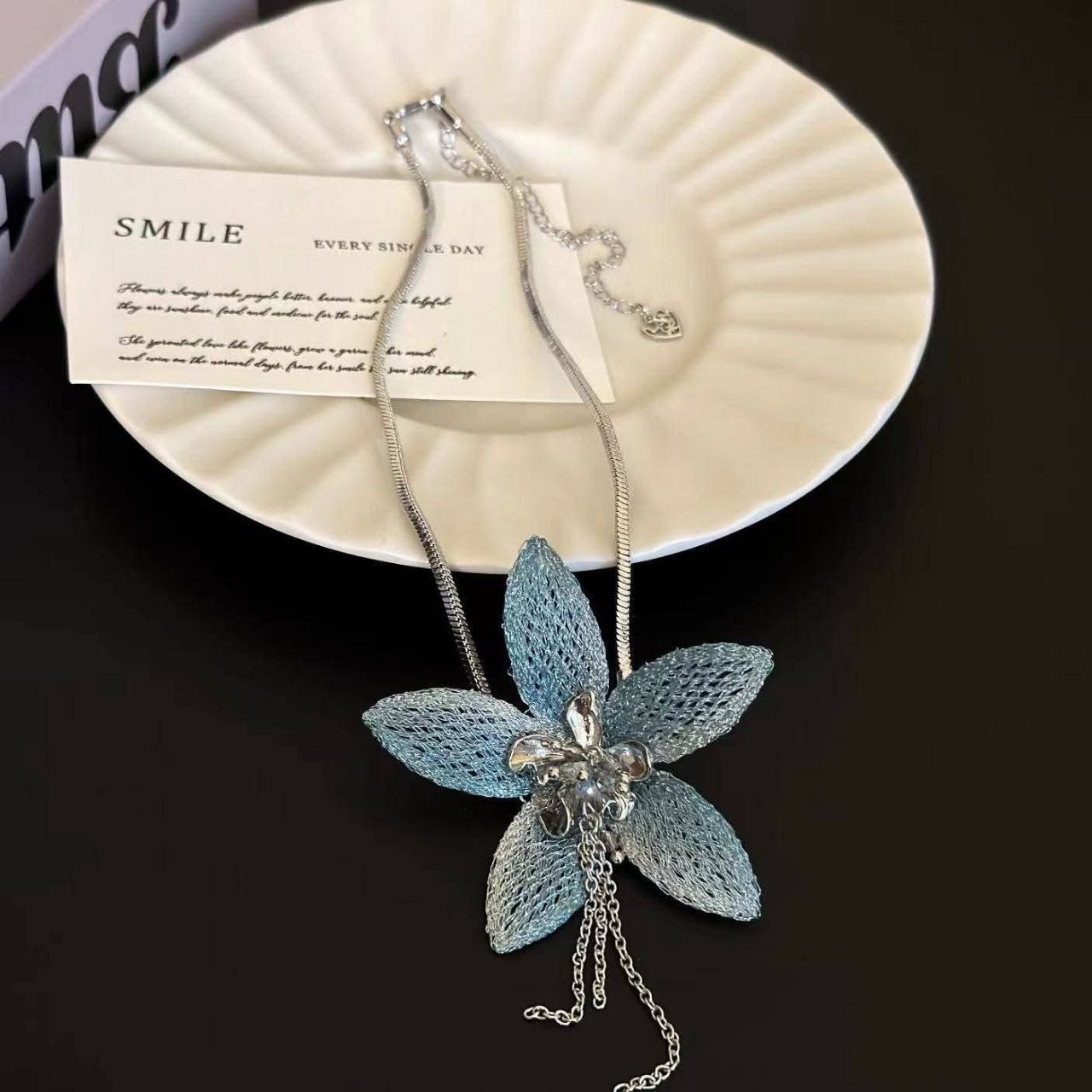 Vintage flower tassel choker Neckpiece ๐ป - Image 5