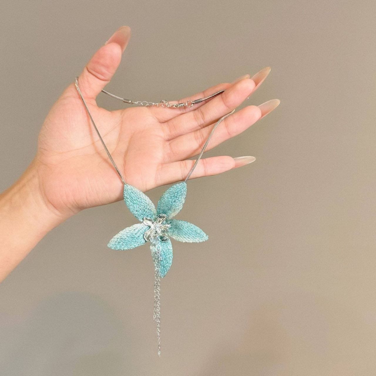 Vintage flower tassel choker Neckpiece ๐ป - Image 2